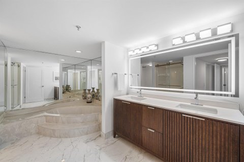 Condo in Palm Beach, Florida, 2 bedrooms  № 2251002 - photo 8