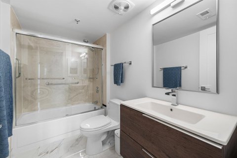 Condo in Palm Beach, Florida, 2 bedrooms  № 2251002 - photo 13