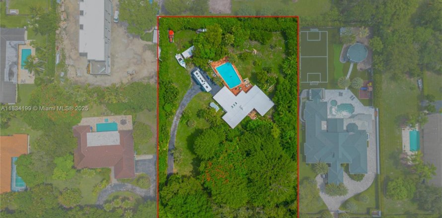 Terreno en Pinecrest, Florida № 1818442