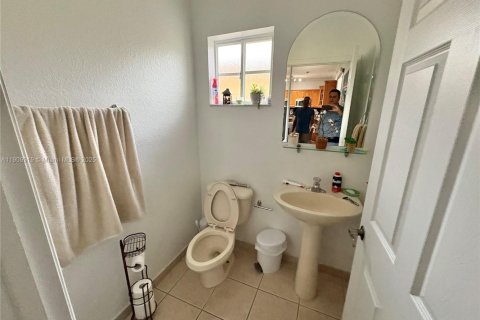 Снять в аренду виллу или дом в Хайалиа, Флорида 3 спальни, 137.22м2, № 1965248 - фото 4