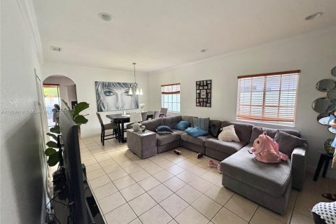 Снять в аренду виллу или дом в Хайалиа, Флорида 3 спальни, 137.22м2, № 1965248 - фото 7