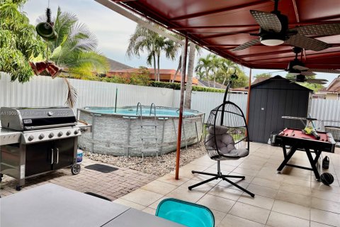 Снять в аренду виллу или дом в Хайалиа, Флорида 3 спальни, 137.22м2, № 1965248 - фото 8