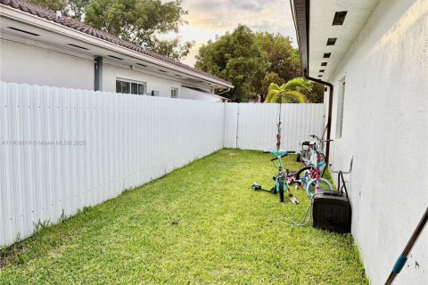 Снять в аренду виллу или дом в Хайалиа, Флорида 3 спальни, 137.22м2, № 1965248 - фото 3