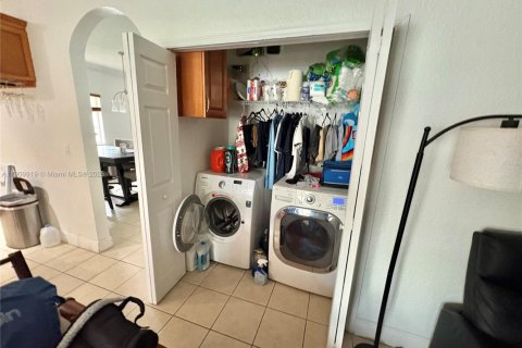 Снять в аренду виллу или дом в Хайалиа, Флорида 3 спальни, 137.22м2, № 1965248 - фото 5