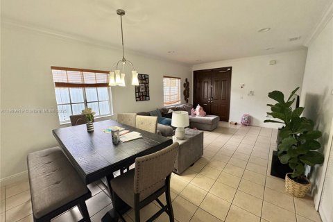 Снять в аренду виллу или дом в Хайалиа, Флорида 3 спальни, 137.22м2, № 1965248 - фото 6