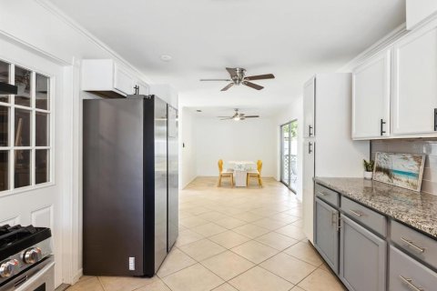 House in Clearwater, Florida 3 bedrooms, 126.16 sq.m. № 1640403 - photo 11