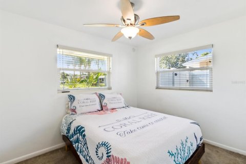 House in Clearwater, Florida 3 bedrooms, 126.16 sq.m. № 1640403 - photo 15