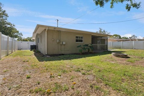 House in Clearwater, Florida 3 bedrooms, 126.16 sq.m. № 1640403 - photo 28