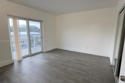 Casa en alquiler en Miami, Florida, 1 dormitorio № 2076889 - foto 2