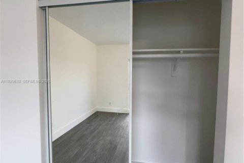 Casa en alquiler en Miami, Florida, 1 dormitorio № 2076889 - foto 9