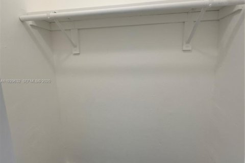 Casa en alquiler en Miami, Florida, 1 dormitorio № 2076889 - foto 8