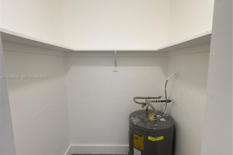 Casa en alquiler en Miami, Florida, 1 dormitorio № 2076889 - foto 6
