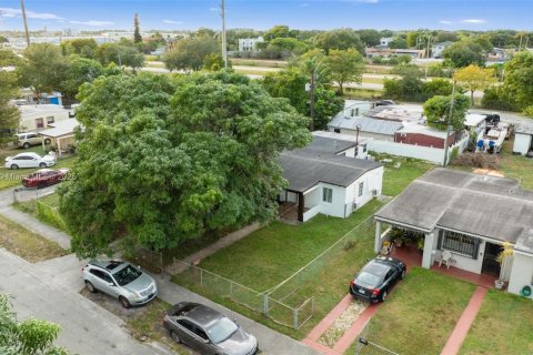 House in Opa-locka, Florida 3 bedrooms, 97.45 sq.m. № 1971883 - photo 7