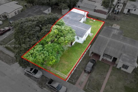 House in Opa-locka, Florida 3 bedrooms, 97.45 sq.m. № 1971883 - photo 10