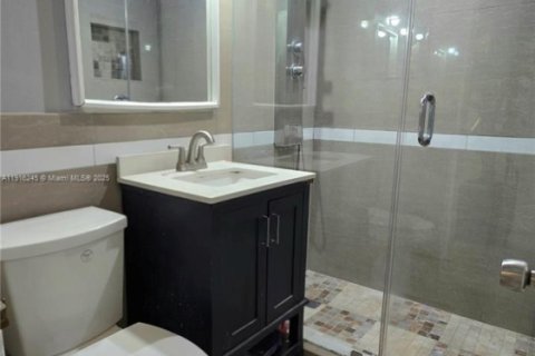 House in Opa-locka, Florida 3 bedrooms, 97.45 sq.m. № 1971883 - photo 30