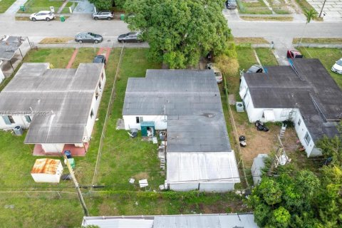 House in Opa-locka, Florida 3 bedrooms, 97.45 sq.m. № 1971883 - photo 14