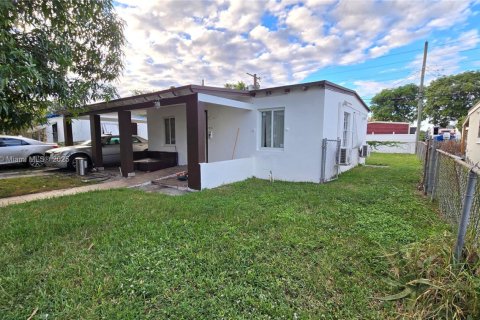 House in Opa-locka, Florida 3 bedrooms, 97.45 sq.m. № 1971883 - photo 4