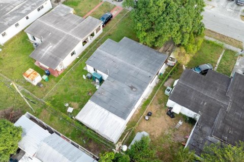 House in Opa-locka, Florida 3 bedrooms, 97.45 sq.m. № 1971883 - photo 13