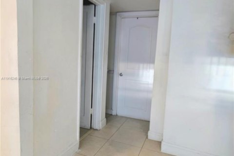 House in Opa-locka, Florida 3 bedrooms, 97.45 sq.m. № 1971883 - photo 29