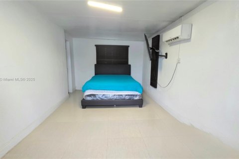 House in Opa-locka, Florida 3 bedrooms, 97.45 sq.m. № 1971883 - photo 27