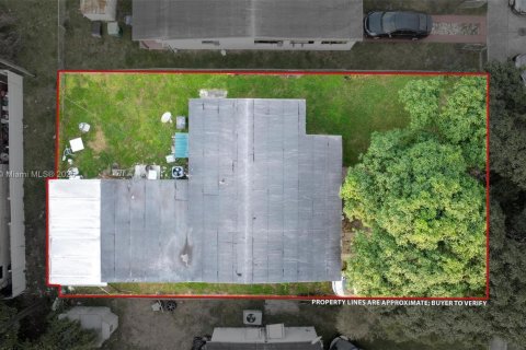 House in Opa-locka, Florida 3 bedrooms, 97.45 sq.m. № 1971883 - photo 11