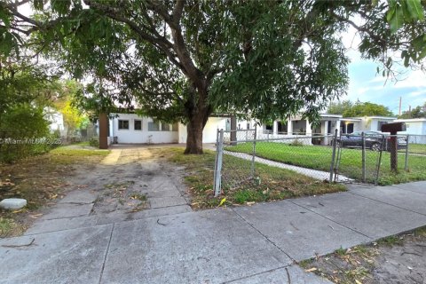 House in Opa-locka, Florida 3 bedrooms, 97.45 sq.m. № 1971883 - photo 6
