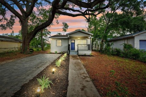 Casa en venta en Tampa, Florida, 2 dormitorios, 57.97 m2 № 1815360 - foto 1