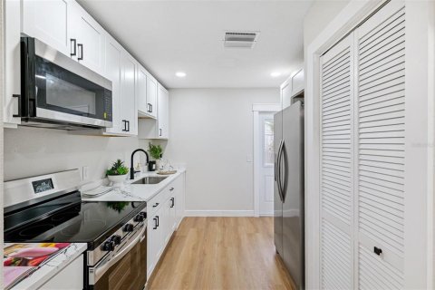 Casa en venta en Tampa, Florida, 2 dormitorios, 57.97 m2 № 1815360 - foto 7