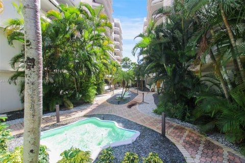 Condo in Miami, Florida, 2 bedrooms  № 1715788 - photo 23