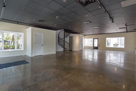 Propiedad comercial en alquiler en Mount Dora, Florida, 173.45 m2 № 1285429 - foto 14