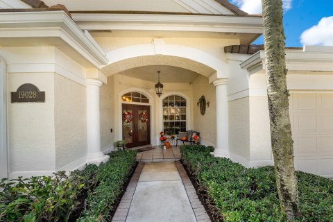 House in Jupiter, Florida 4 bedrooms, 272.67 sq.m. № 2423540 - photo 4