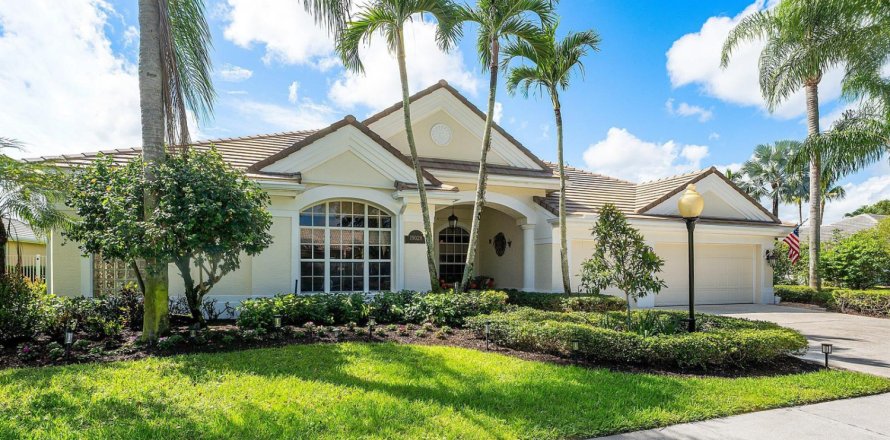 House in Jupiter, Florida 4 bedrooms, 272.67 sq.m. № 2423540
