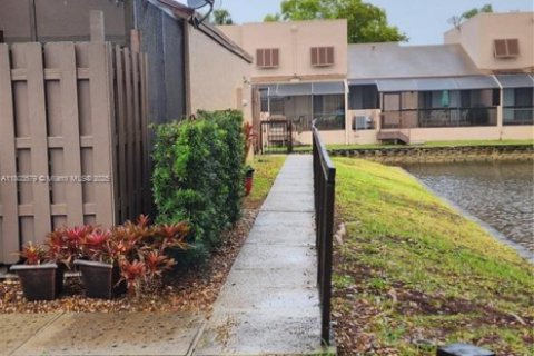 Casa en venta en Pembroke Pines, Florida, 2 dormitorios, 127.09 m2 № 1689457 - foto 8