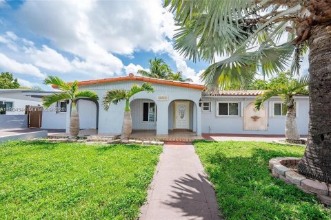 Villa ou maison à Miami, Floride 5 chambres, 276.66 m2 № 2153329