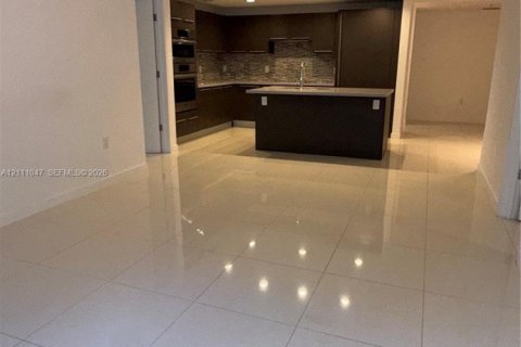 Condominio en venta en Doral, Florida, 3 dormitorios, 140.65 m2 № 2431426 - foto 2