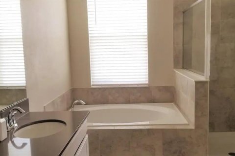 Condominio en venta en Davenport, Florida, 3 dormitorios, 185.15 m2 № 1041982 - foto 12