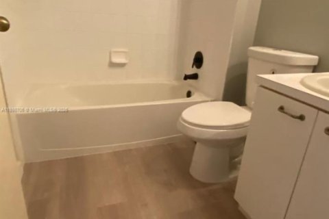 Casa en alquiler en Miramar, Florida, 2 dormitorios, 95.69 m2 № 1951533 - foto 2