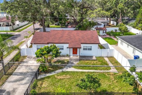 House in Tampa, Florida 2 bedrooms, 141.03 sq.m. № 1831457 - photo 8
