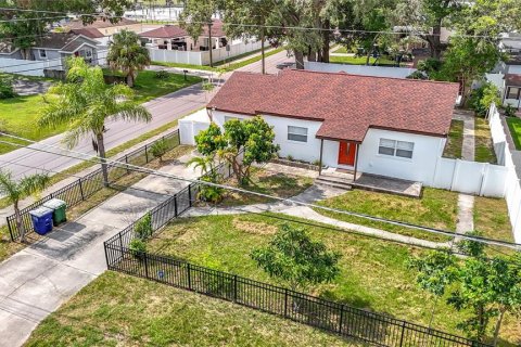 House in Tampa, Florida 2 bedrooms, 141.03 sq.m. № 1831457 - photo 7