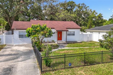 House in Tampa, Florida 2 bedrooms, 141.03 sq.m. № 1831457 - photo 12