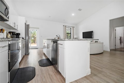 Villa ou maison à vendre à LaBelle, Floride: 3 chambres, 130.81 m2 № 2153379 - photo 6