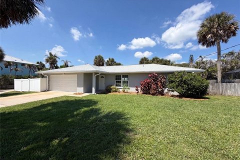 House in Melbourne Beach, Florida 3 bedrooms, 109.9 sq.m. № 2227761