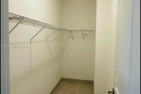 Townhouse in Florida City, Florida 4 bedrooms, 157.93 sq.m. № 2025934 - photo 6