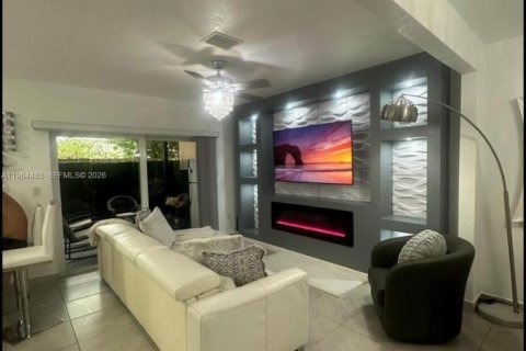 Townhouse in Florida City, Florida 4 bedrooms, 157.93 sq.m. № 2025934