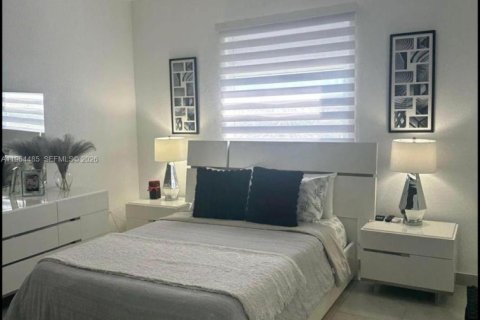 Townhouse in Florida City, Florida 4 bedrooms, 157.93 sq.m. № 2025934 - photo 12