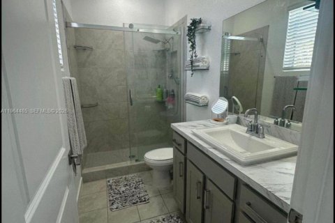 Townhouse in Florida City, Florida 4 bedrooms, 157.93 sq.m. № 2025934 - photo 8