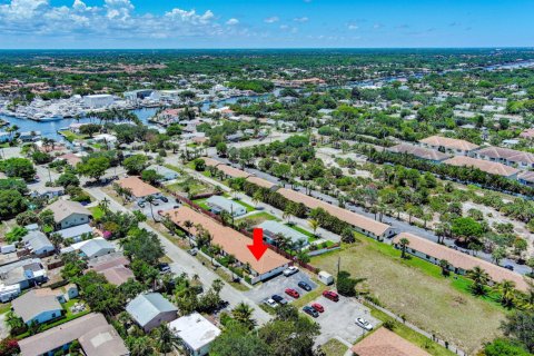 Condominio en alquiler en North Palm Beach, Florida, 2 dormitorios, 92.9 m2 № 1186347 - foto 1