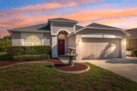 Casa en venta en New Port Richey, Florida, 6 dormitorios, 233 m2 № 1770159 - foto 1