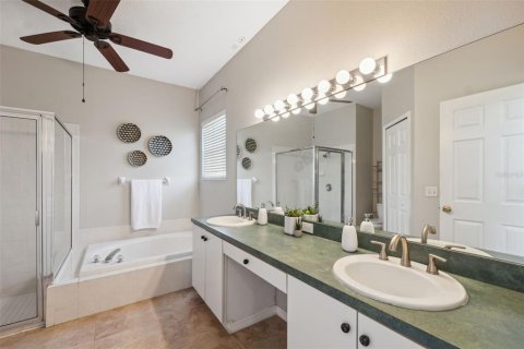 Casa en venta en New Port Richey, Florida, 6 dormitorios, 233 m2 № 1770159 - foto 13