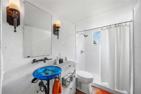 House in Sarasota, Florida 3 bedrooms, 164.72 sq.m. № 2140867 - photo 28